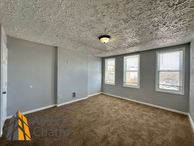 Building Photo - 3 Bedroom End Unit near Coppin State with Fenced Yard