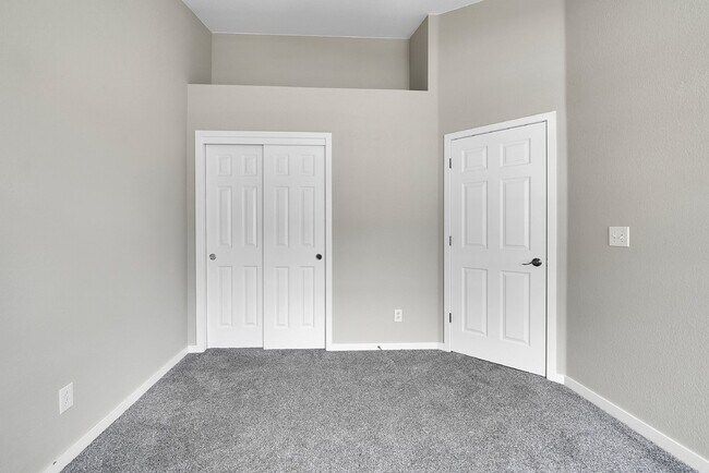 Building Photo - $3,125 - 3Bed/ 3.5 Bath Townhome with Finished Basement and Fireplace in Broomfield!