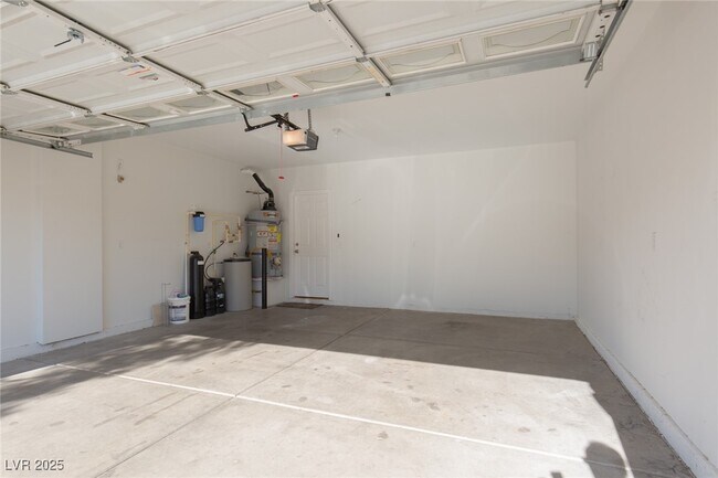 Building Photo - 10651 Medicine Bow St