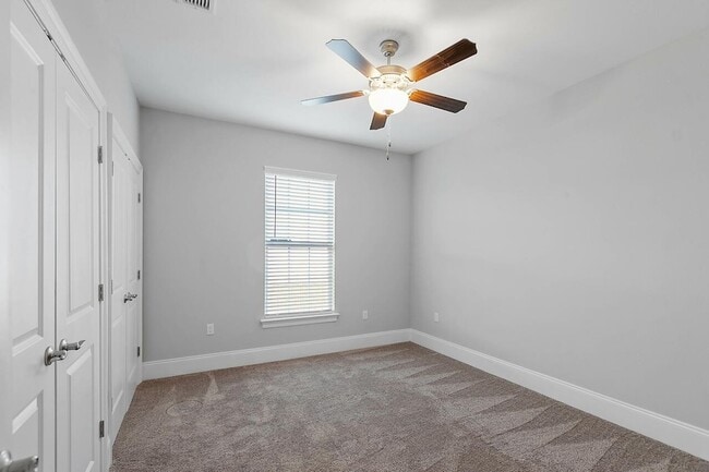 Building Photo - 118 Shelby Dr