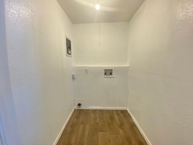 Building Photo - Coming soon 3 bed 2 bath near Clapp Park