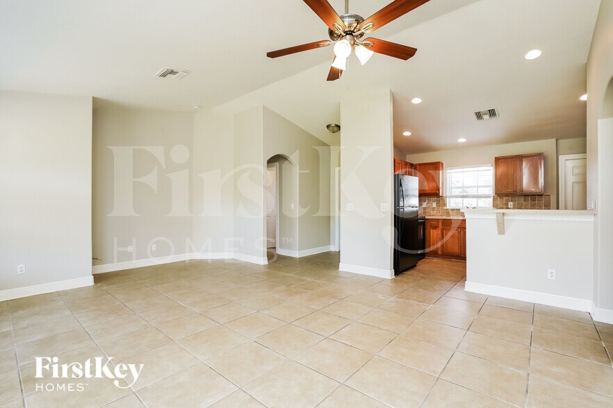Building Photo - 6136 Hellman Ave