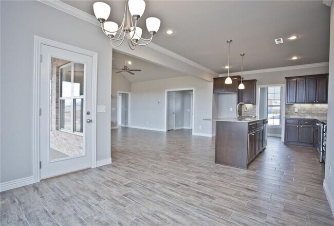 Building Photo - 1004 Taylor