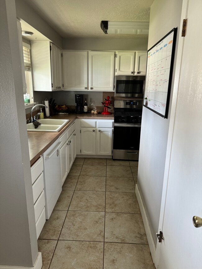 Building Photo - 1405 E Bergeson St