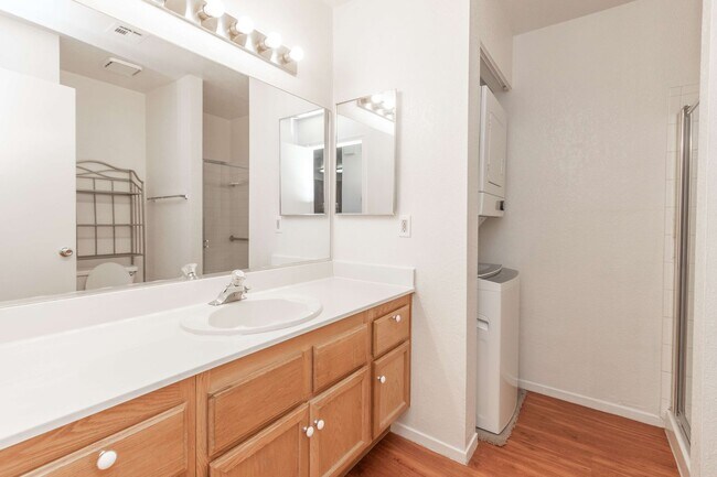 Building Photo - MOVE-IN READY! 2 BEDROOM, 2 BATH, GROUND L...