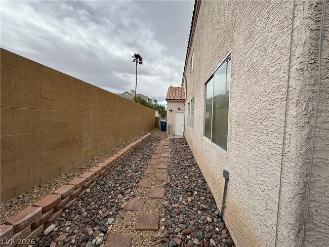 Building Photo - 2581 Silver Shadow Dr