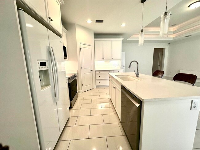 Building Photo - 5021 Caracara Dr