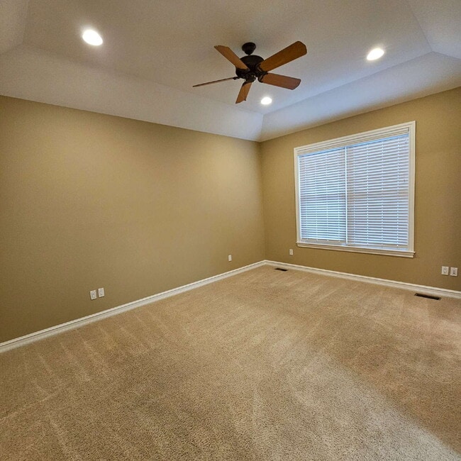 Building Photo - 3 Bedroom, 2.5 Bath Townhome Near Lake St. Clair with Finished Basement, Attached Oversized 2 Car...