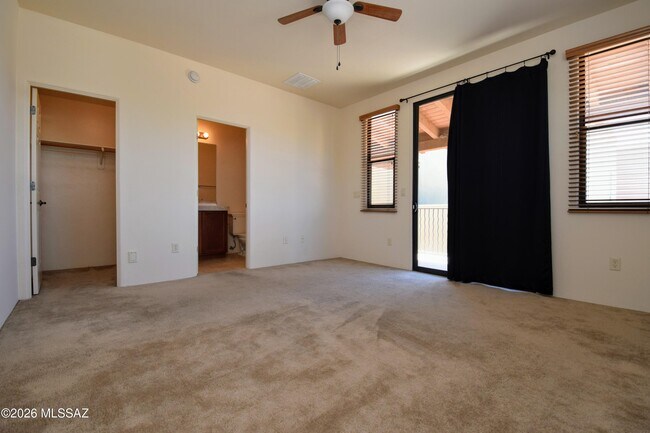 Building Photo - 334 E Cedarvale Rd
