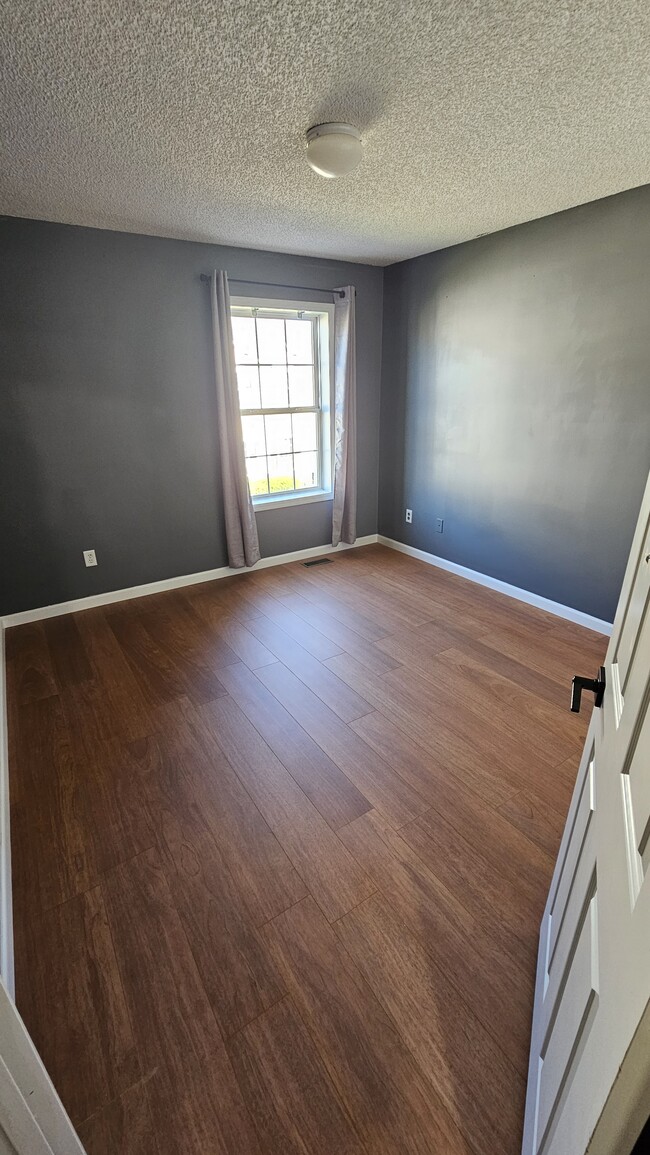 Building Photo - 10991 Oak Grv Cir