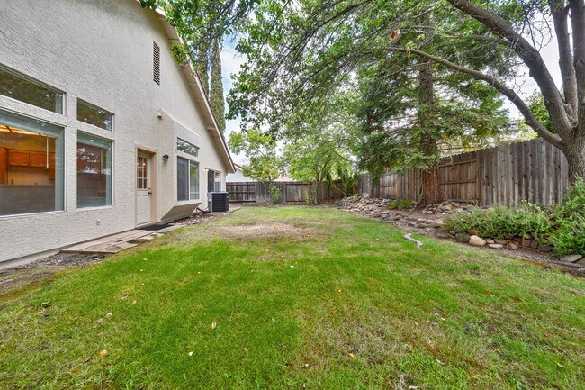 Building Photo - Updated 3 Bedroom Home with 3-Car Garage i...