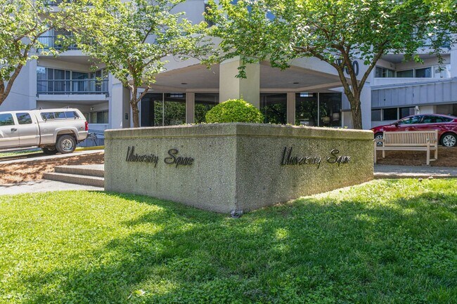 Building Photo - GREAT DEAL FOR SHORT TERM LEASE. AVAILABLE NOW - AUGUST 2026. $1395  FURNISHED INCLUDING UTILITIE...