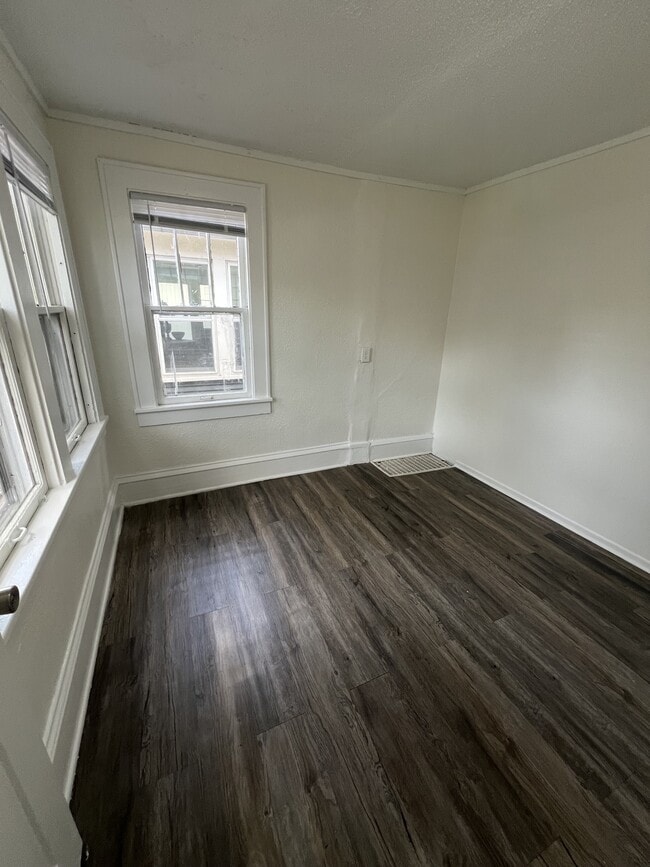 Building Photo - 571 Charles Ave