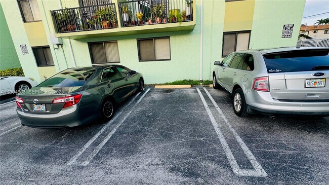 Building Photo - 1530 SW 2nd St