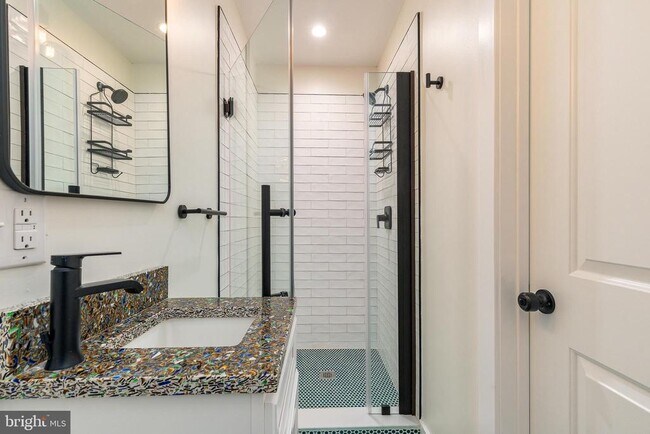 Building Photo - 412 Sepviva St