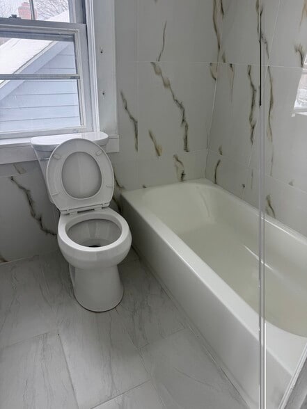 Building Photo - 334 Midland Ave