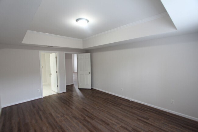 Building Photo - Wonderful and Large 3 Bedroom 2.5 Bath Townhome w/Garage