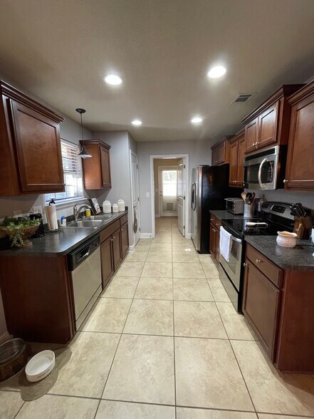 Building Photo - 4435 Winona Ln