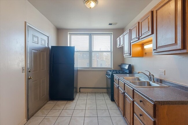 Building Photo - 4024 W Division St