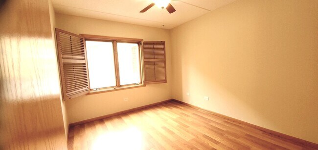 Building Photo - 5000 Oakton St