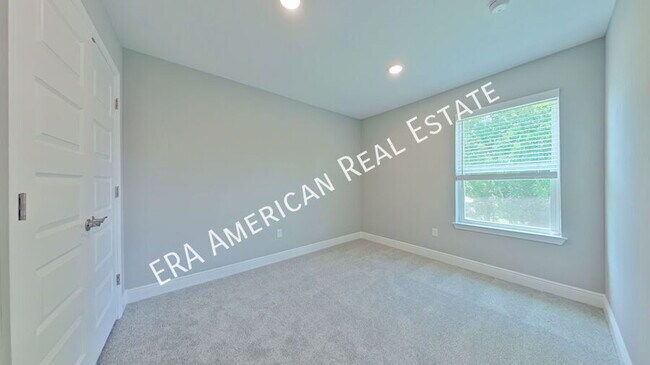 Building Photo - 844 Fairview Dr