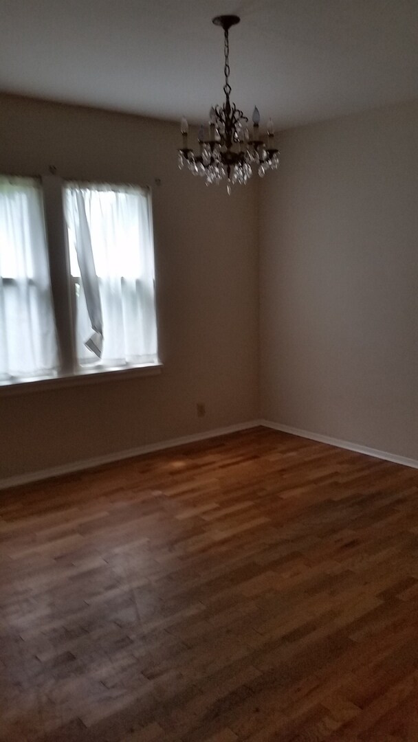 Building Photo - Occupied, do not disturb tenants. Barge-Chestnut Historic District Craftsman 2br 2ba home, with a...