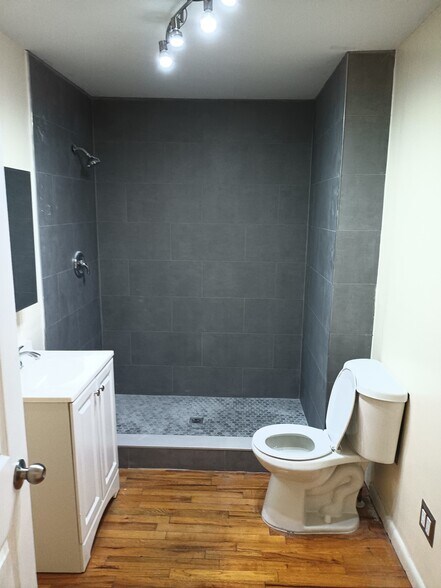 Building Photo - 471 Logan Ave