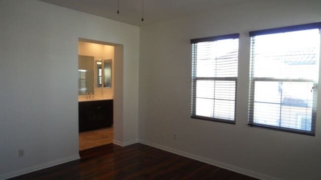 Building Photo - 3BR 2.5 BA 2 Story Home with 2 Car Garage