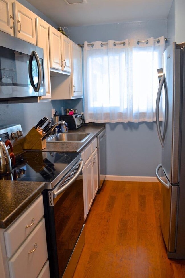 Building Photo - 1235 Terra Nova Blvd