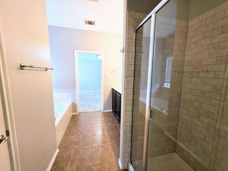 Building Photo - 1809 Rodeo Dr