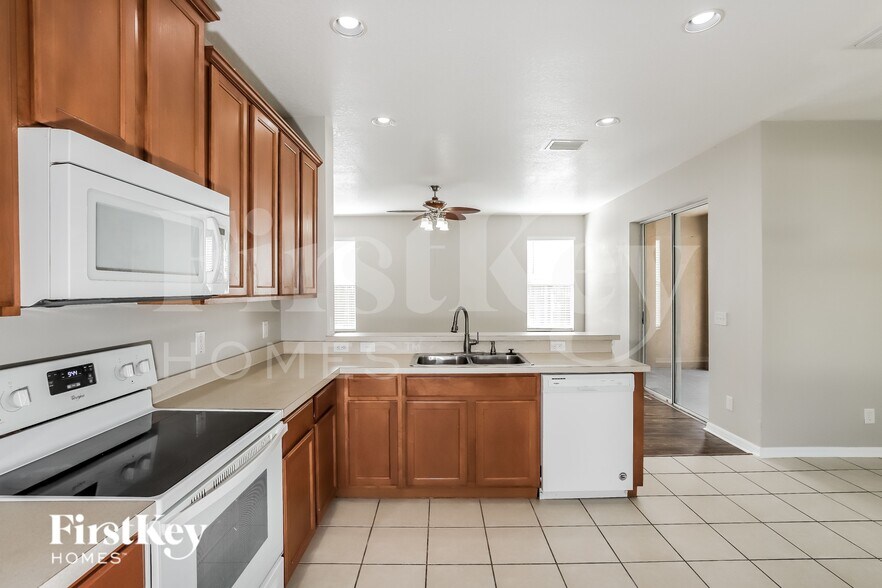 Building Photo - 8636 Sandy Plains Dr