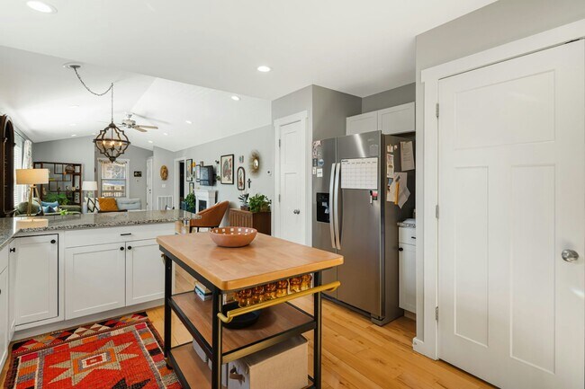 Building Photo - 695 Reed St