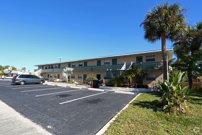Parker House Apartments - 808 Miramar