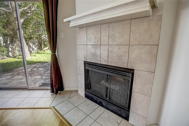 Building Photo - 605 Russet Valley Dr