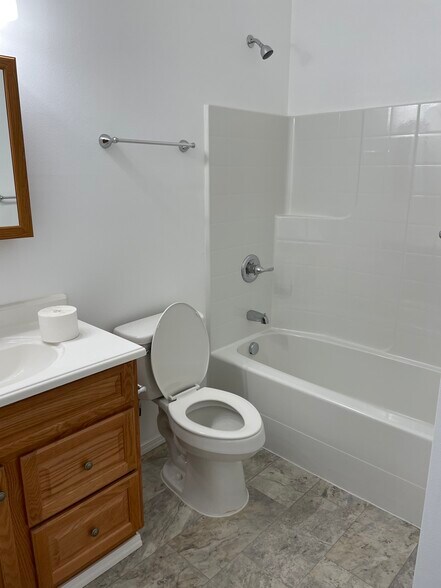 Building Photo - 18429 Crestwood Way