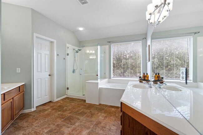 Building Photo - 154 Larch Cove