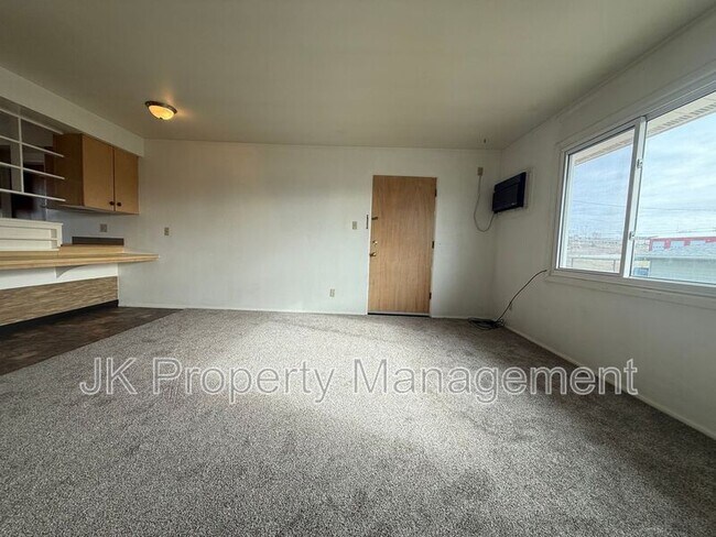 Building Photo - 1223 Smelter Ave NE