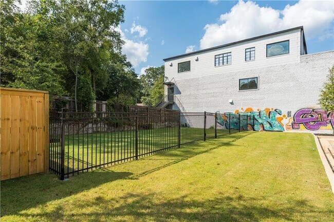 Building Photo - 1160 Gracewood Ave SE