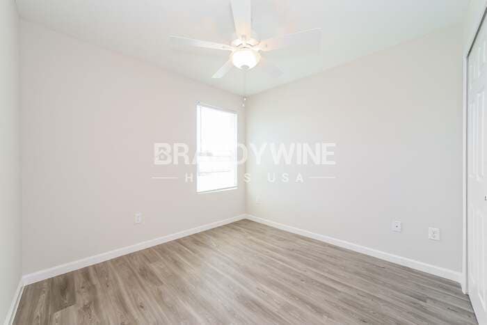 Building Photo - 540 Narnia Ct