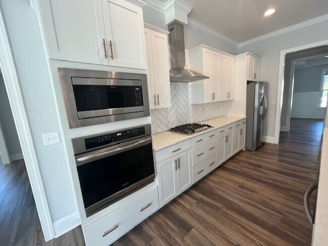 Building Photo - Experience Elegance and Privacy