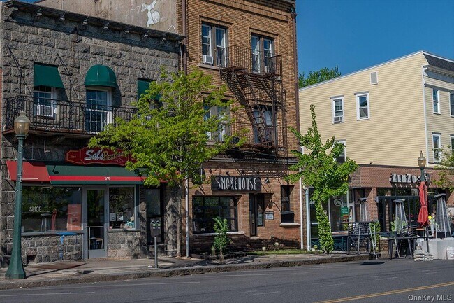 Building Photo - 116 Soundview Ave