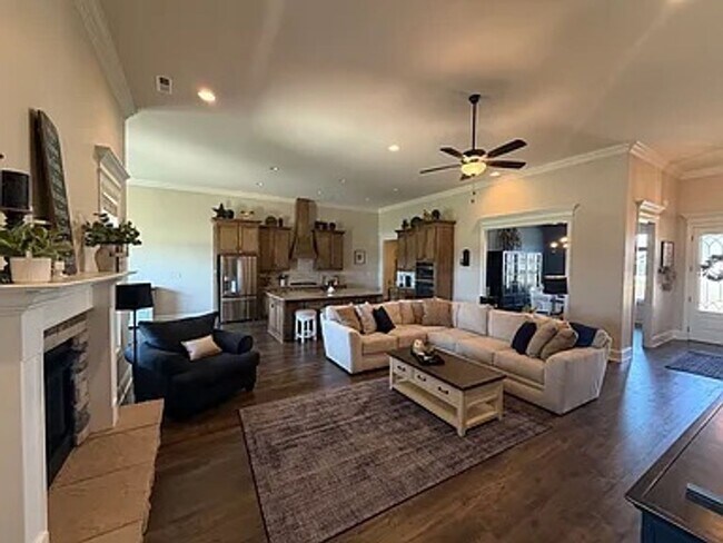 Building Photo - 26316 Woodfield Dr