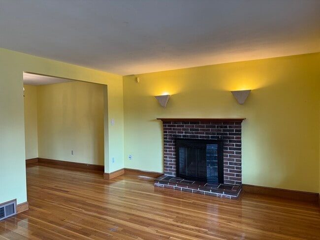 Building Photo - 7 Lee St