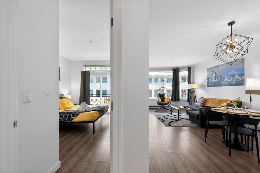 Building Photo - 2415 2nd Ave