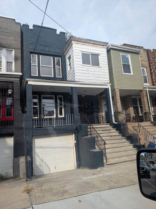 Building Photo - 22 Stegman St