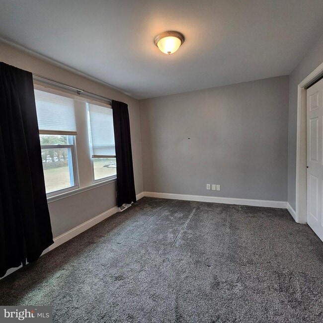 Building Photo - 1565 S Main Rd