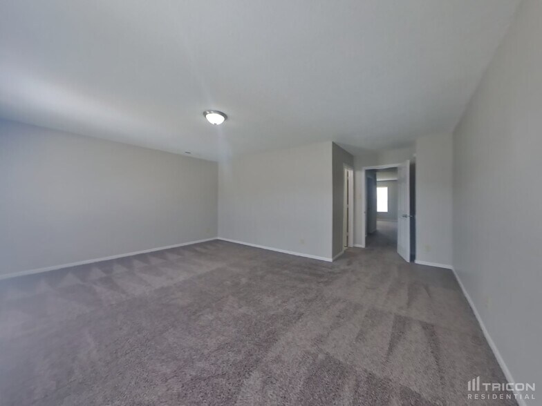 Building Photo - 9141 Bainbridge Dr