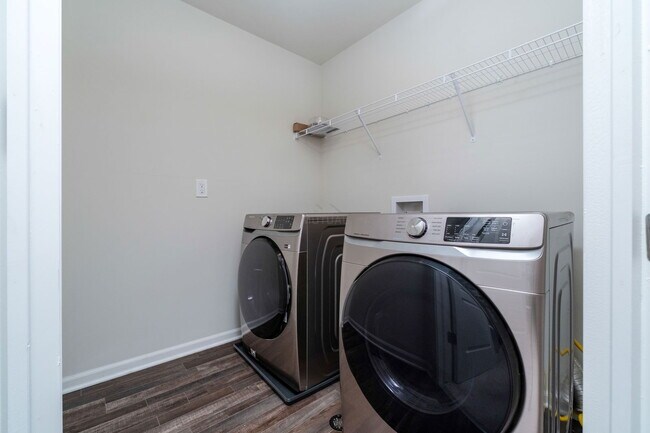 Building Photo - 22521 Woodbridge Ln