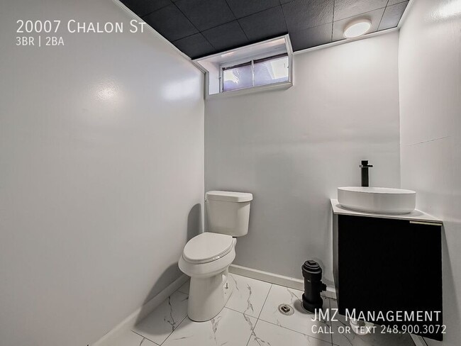 Building Photo - 20007 Chalon St