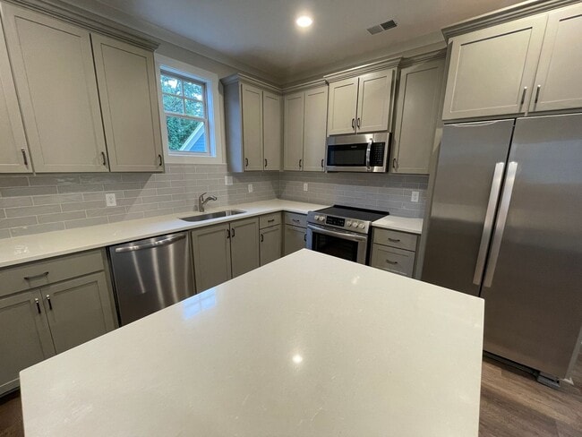 Building Photo - 2BA / 2BA FOR RENT